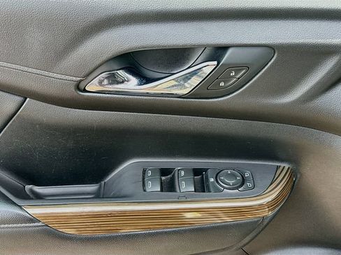 Used 2020 GMC Acadia SLE w/ Driver Convenience Package FWD image 18