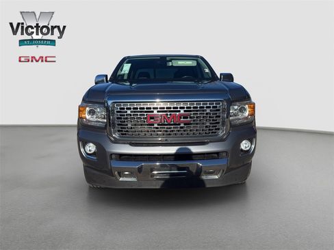 Used 2019 GMC Canyon Denali image 2