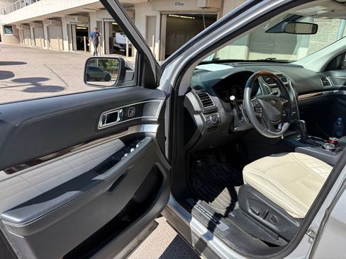 Used 2018 Ford Explorer Platinum AWD/4WD image 15