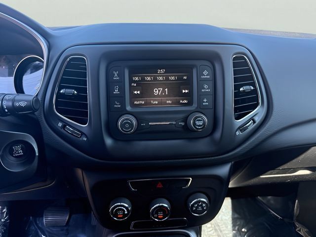 Used 2018 Jeep Compass Latitude AWD/4WD image 13