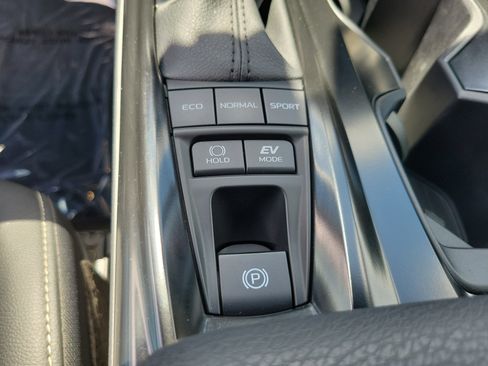 Used 2026 Toyota Camry SE FWD image 30