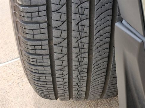 Used 2025 Land Rover Defender 110 S image 11