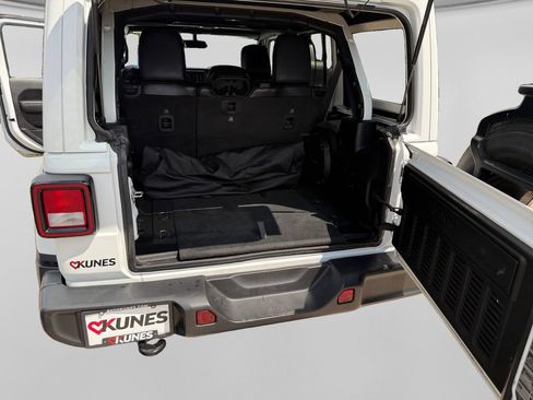 Used 2020 Jeep Wrangler Unlimited Sahara AWD/4WD image 35