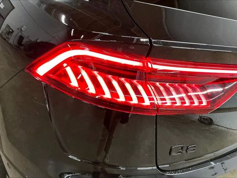 Used 2023 Audi Q8 Prestige w/ Prestige Package image 31