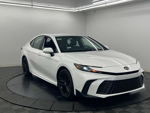 Used 2026 Toyota Camry SE w/ Multimedia Upgrade Package FWD image 3