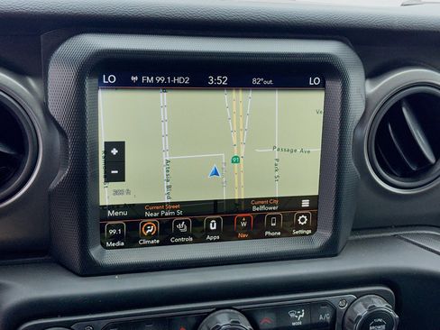 Used 2023 Jeep Wrangler Unlimited w/ Sun & Screen Package image 9