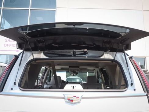 Used 2017 Cadillac Escalade Luxury AWD/4WD image 16