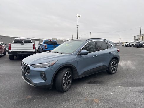 Used 2024 Ford Escape Platinum image 3