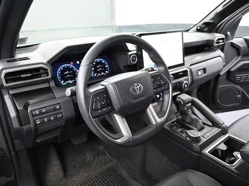Used 2025 Toyota 4Runner Limited AWD/4WD image 10