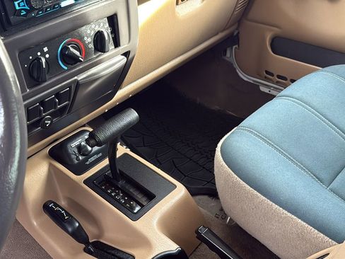 Used 2001 Jeep Wrangler Sahara image 21