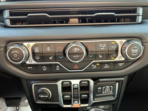 New 2025 Jeep Gladiator Sport image 44