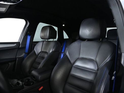 Certified 2024 Porsche Macan Turbo AWD/4WD image 5