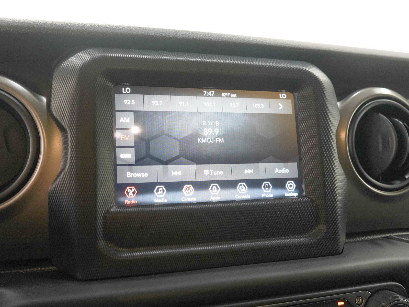 Used 2019 Jeep Wrangler Sport AWD/4WD image 17