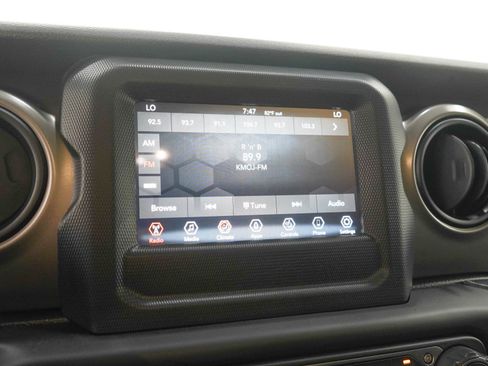 Used 2019 Jeep Wrangler Sport AWD/4WD image 17