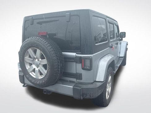 Used 2017 Jeep Wrangler Unlimited Sahara w/ Max Tow Package AWD/4WD image 3