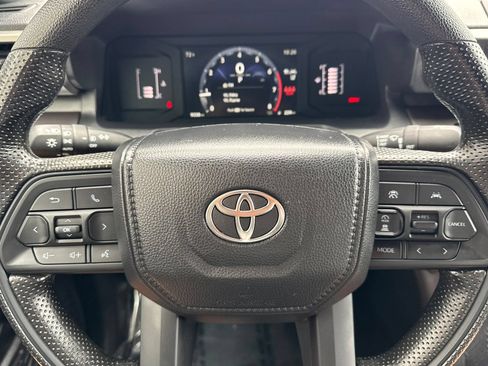 Certified 2025 Toyota Tacoma SR5 AWD/4WD image 22