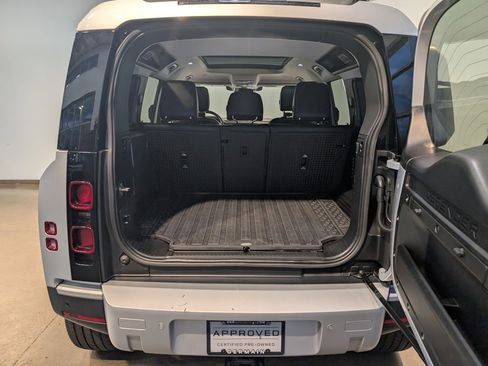 Used 2023 Land Rover Defender 110 SE image 5