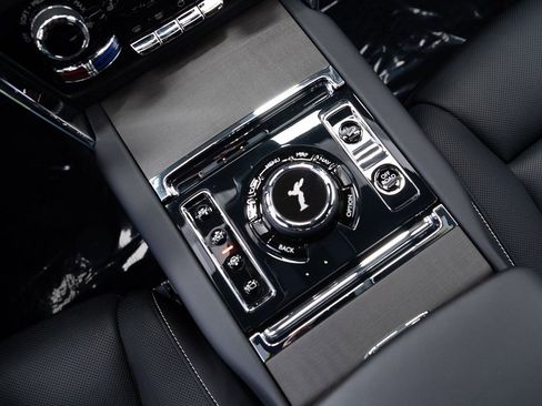 Certified 2024 Rolls-Royce Cullinan image 39