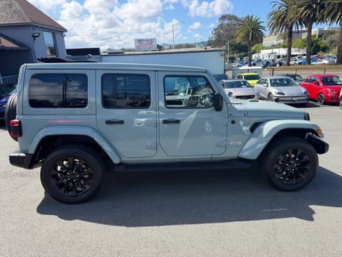 Used 2023 Jeep Wrangler Unlimited Sahara AWD/4WD image 4
