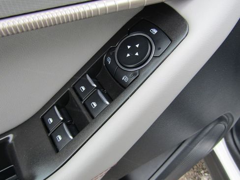 Used 2025 Ford Explorer Active w/ Active Comfort Package image 13