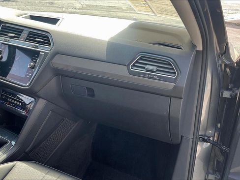 Used 2023 Volkswagen Tiguan SE w/ Panoramic Sunroof Package image 17