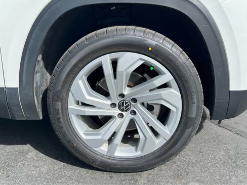 Used 2023 Volkswagen Atlas SE image 16