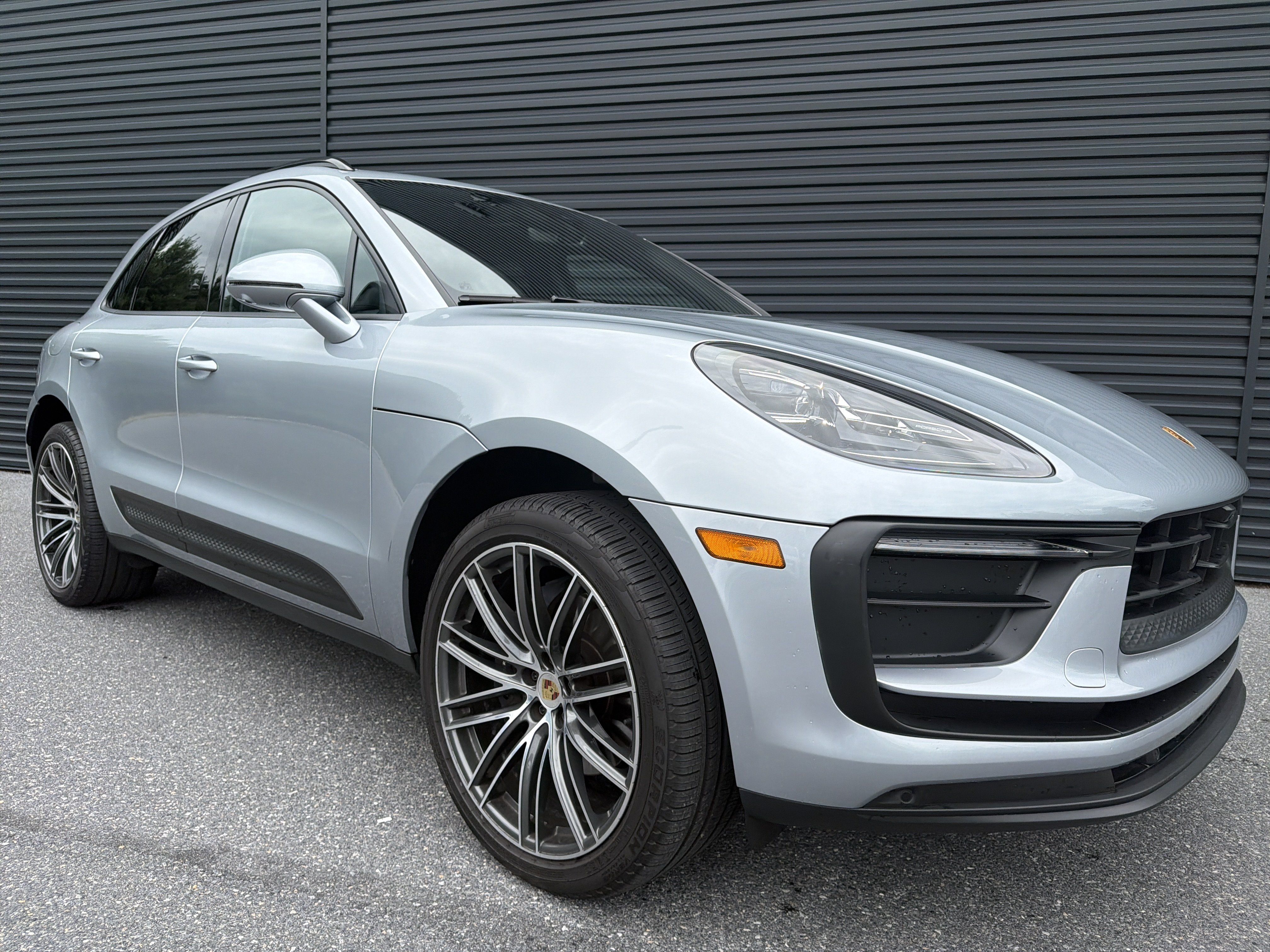 Certified 2026 Porsche Macan AWD/4WD image 3