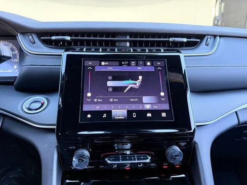 New 2025 Jeep Grand Cherokee L Laredo image 16