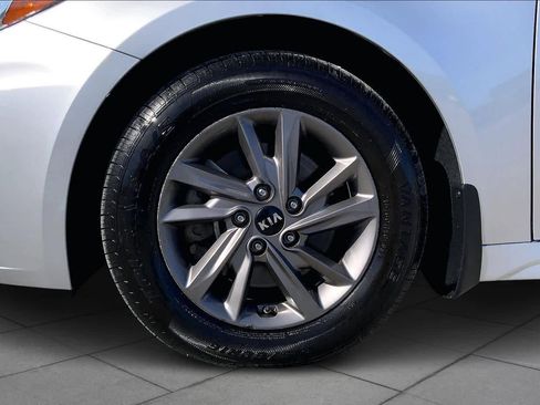 Used 2020 Kia Optima LX image 10