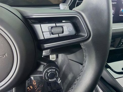 Certified 2025 Porsche Cayenne image 14