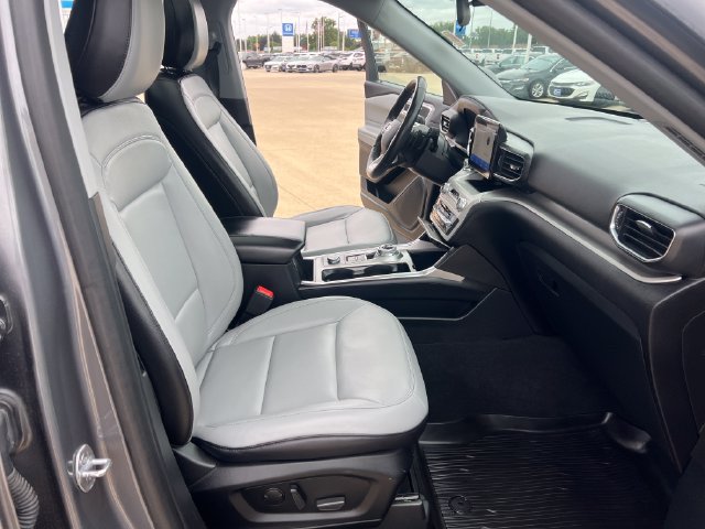 Used 2021 Ford Explorer XLT w/ Equipment Group 202A AWD/4WD image 16