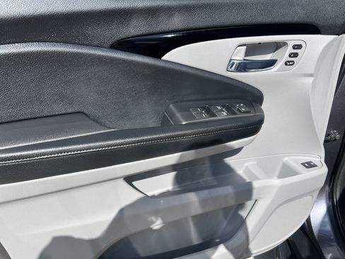 Used 2019 Honda Pilot Touring image 13