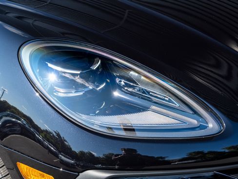 Used 2026 Porsche Macan image 32