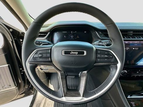 Used 2023 Jeep Grand Cherokee L Limited w/ Trailer Tow Group (B) AWD/4WD image 11