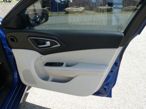 Used 2015 Chrysler 200 Limited FWD image 25