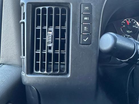 Used 2015 Chevrolet Express 3500 image 20