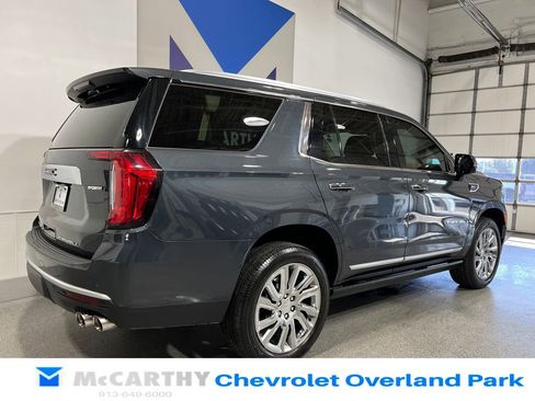 Used 2021 GMC Yukon Denali w/ Denali Premium Package AWD/4WD image 5