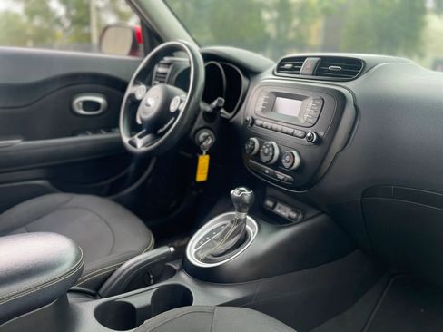 Used 2014 Kia Soul + FWD image 22