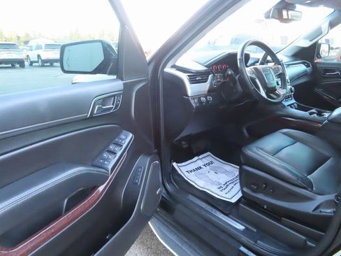 Used 2020 GMC Yukon XL SLT image 16