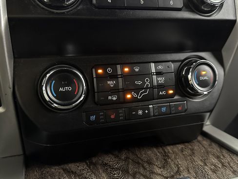 Used 2019 Ford F250 Lariat w/ Chrome Package image 19