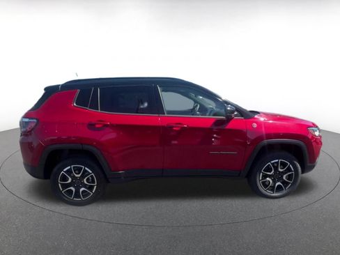 Used 2025 Jeep Compass Trailhawk AWD/4WD image 15