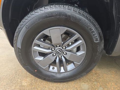Used 2025 Nissan Frontier SV AWD/4WD image 32