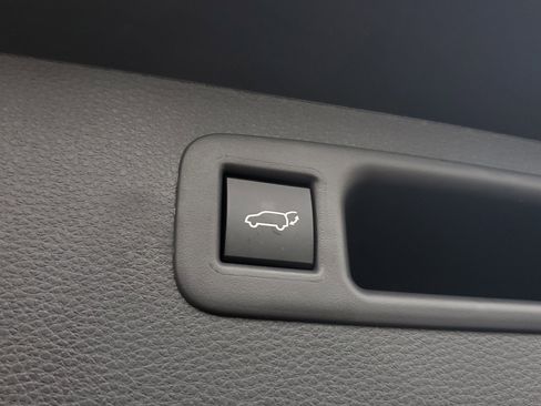 New 2026 Toyota Highlander XLE image 12