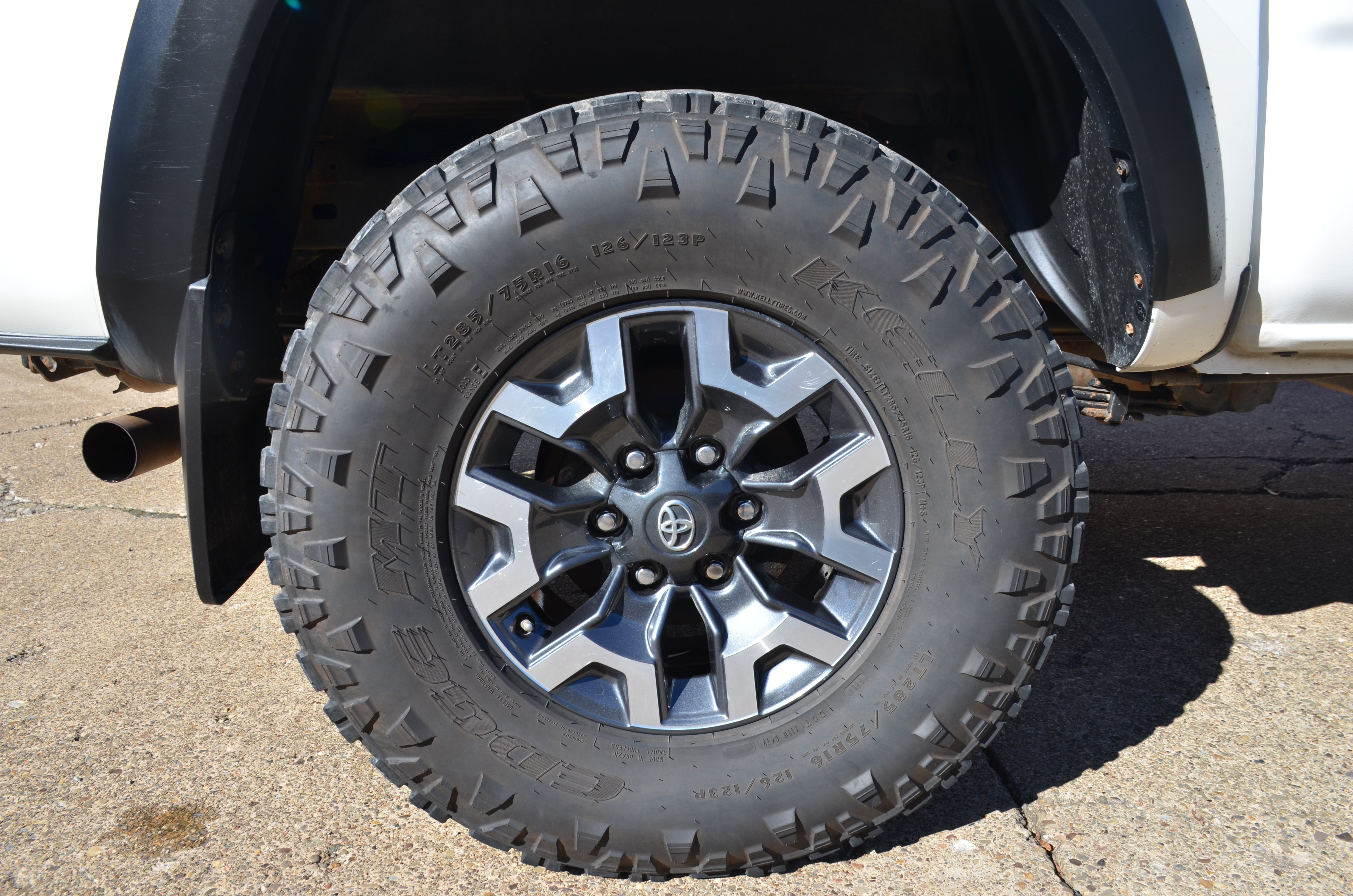 Used 2023 Toyota Tacoma TRD Off-Road w/ Technology Package AWD/4WD image 22