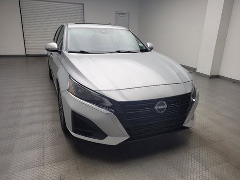 Used 2023 Nissan Altima 2.5 SV w/ SV Premium Package AWD/4WD image 14