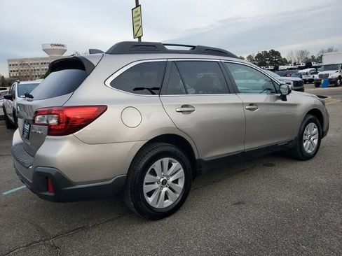 Used 2019 Subaru Outback 2.5i Premium image 6