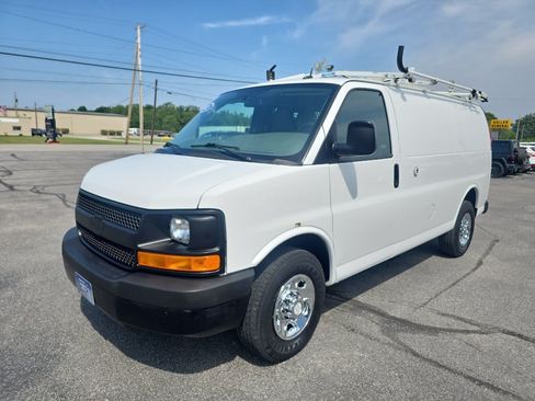 Used 2015 Chevrolet Express 2500 RWD image 2
