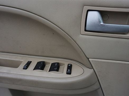 Used 2007 Ford Freestyle SEL image 2