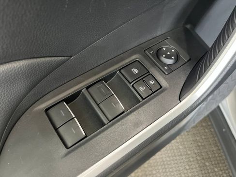 Used 2024 Toyota RAV4 XLE AWD/4WD image 5
