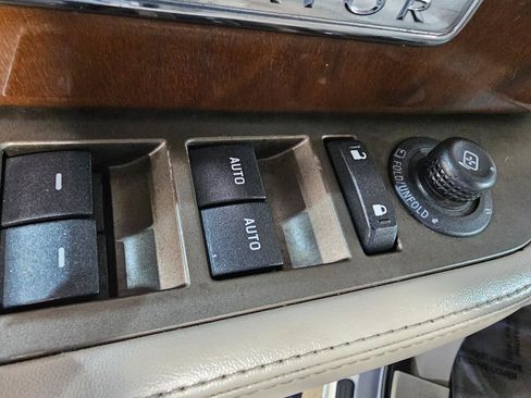 Used 2014 Lincoln Navigator 4WD image 35